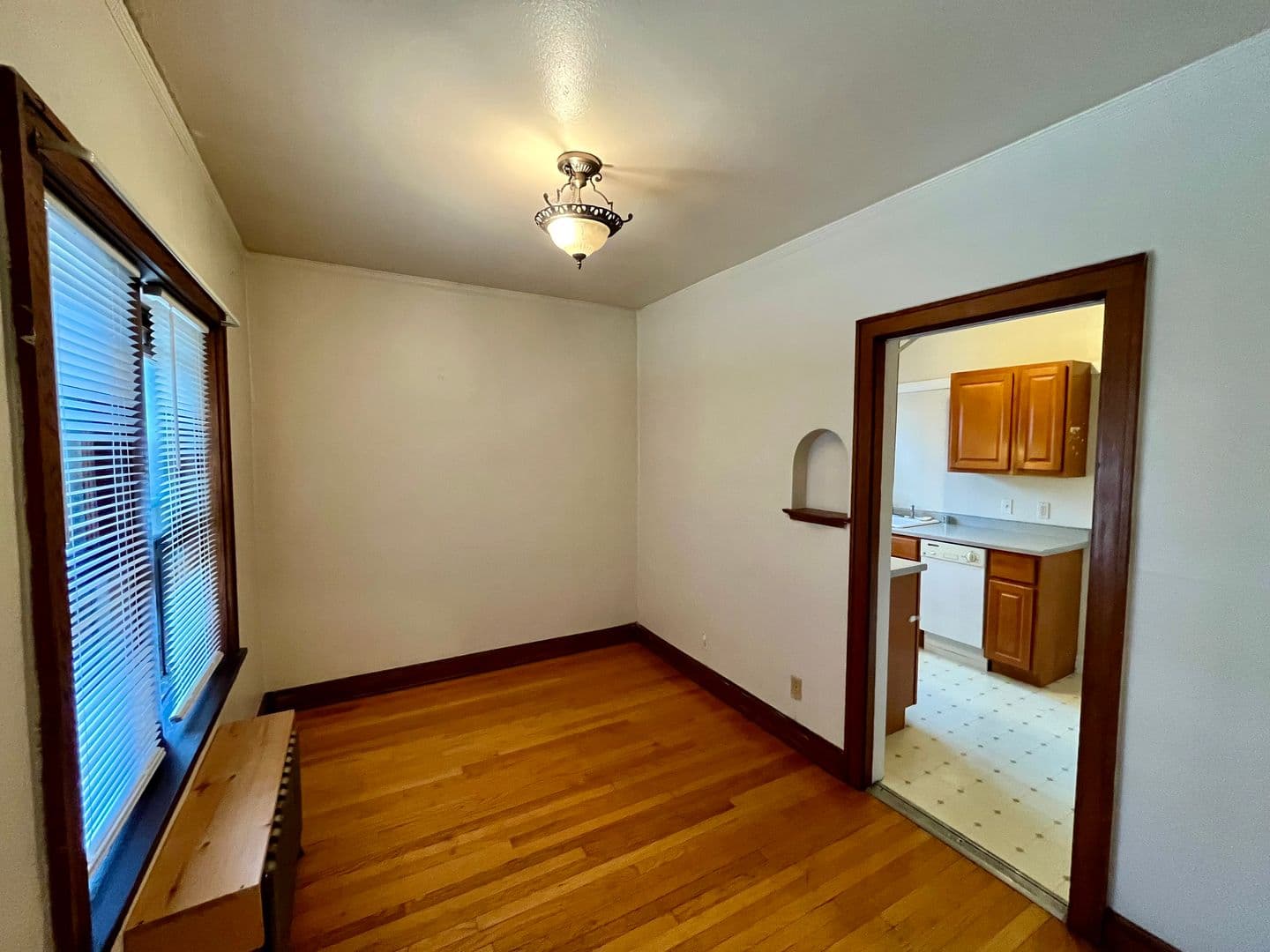 Shorewood Apartment: 4422 N Oakland Ave