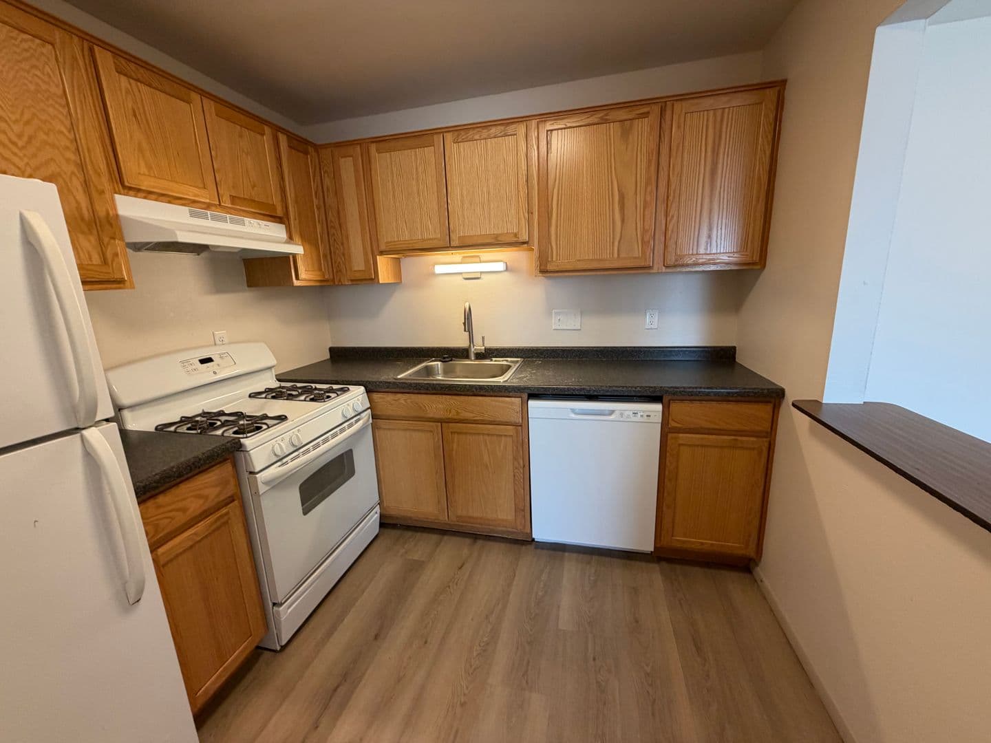 Green Bay Apartment: 1688 Shawano Ave