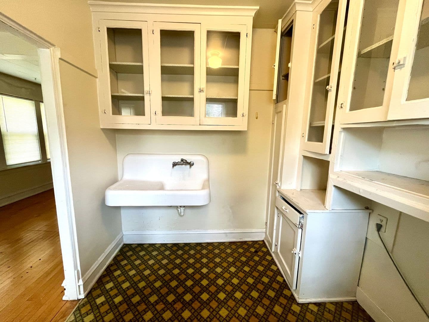 Shorewood Apartment: 1716 E Newton Ave