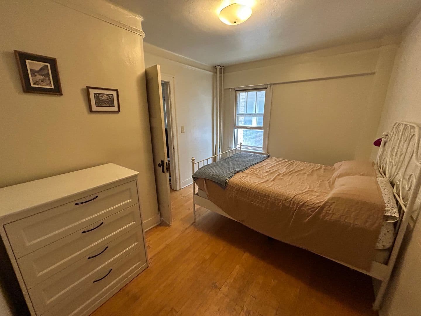 Milwaukee Apartment: 903 E Kilbourn Ave