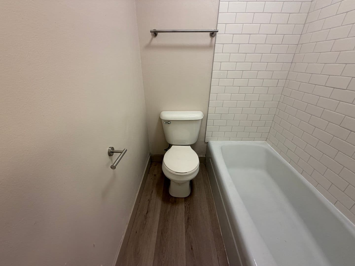 Green Bay Apartment: 1686 Shawano Ave