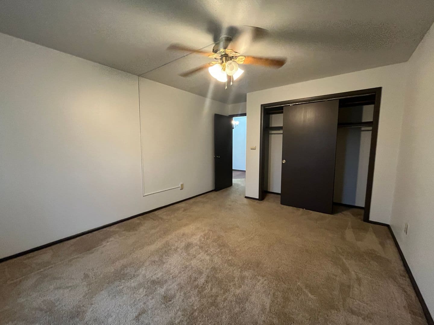 West Allis Apartment: 2821 S 106th St