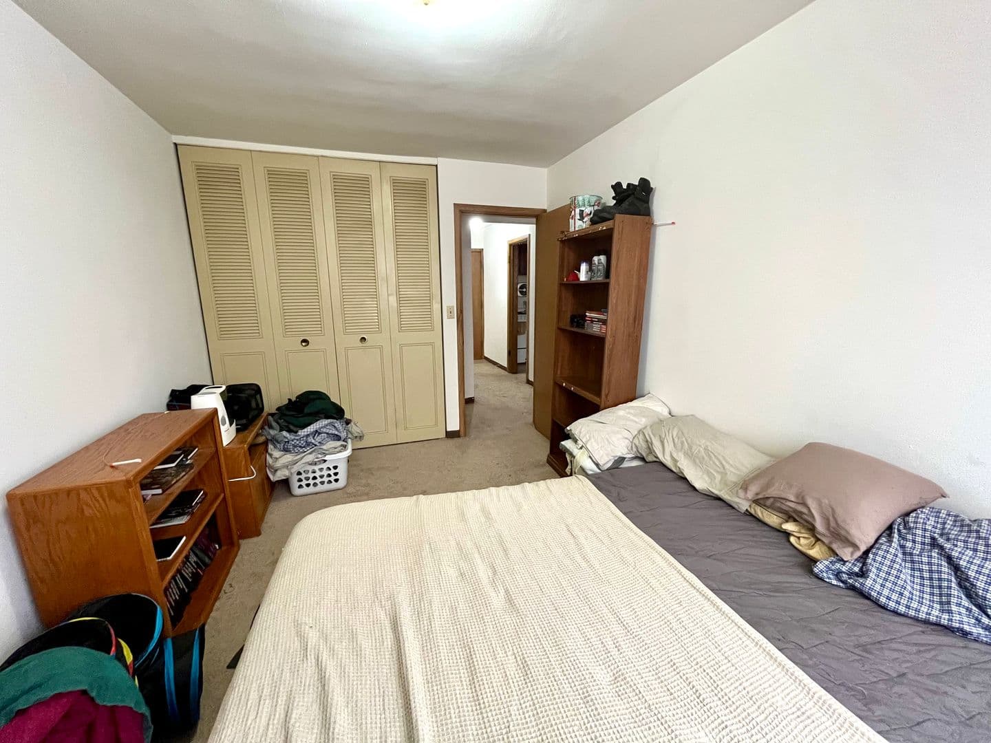 Milwaukee Apartment: 2555 N Farwell Ave