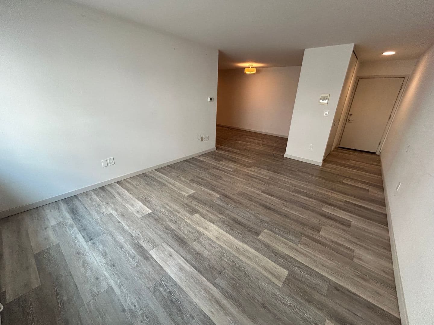 Milwaukee Apartment: 2867 S. Kinnickinnic Ave.