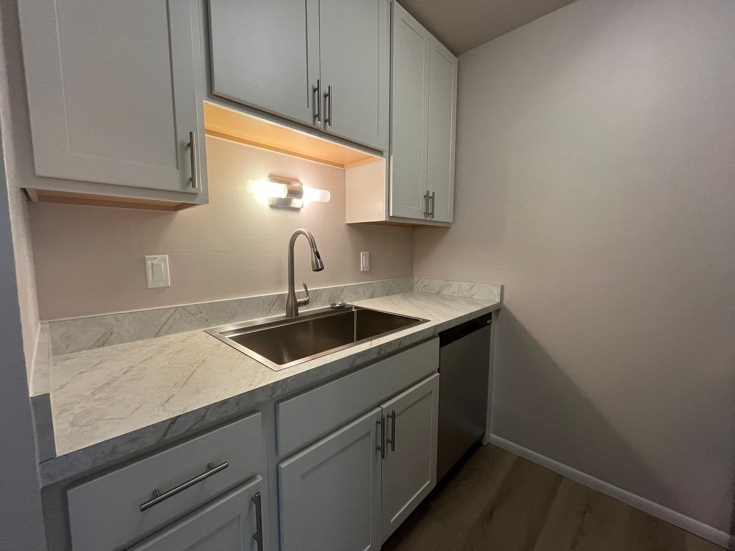 Milwaukee Apartment: 4246 S 60th St