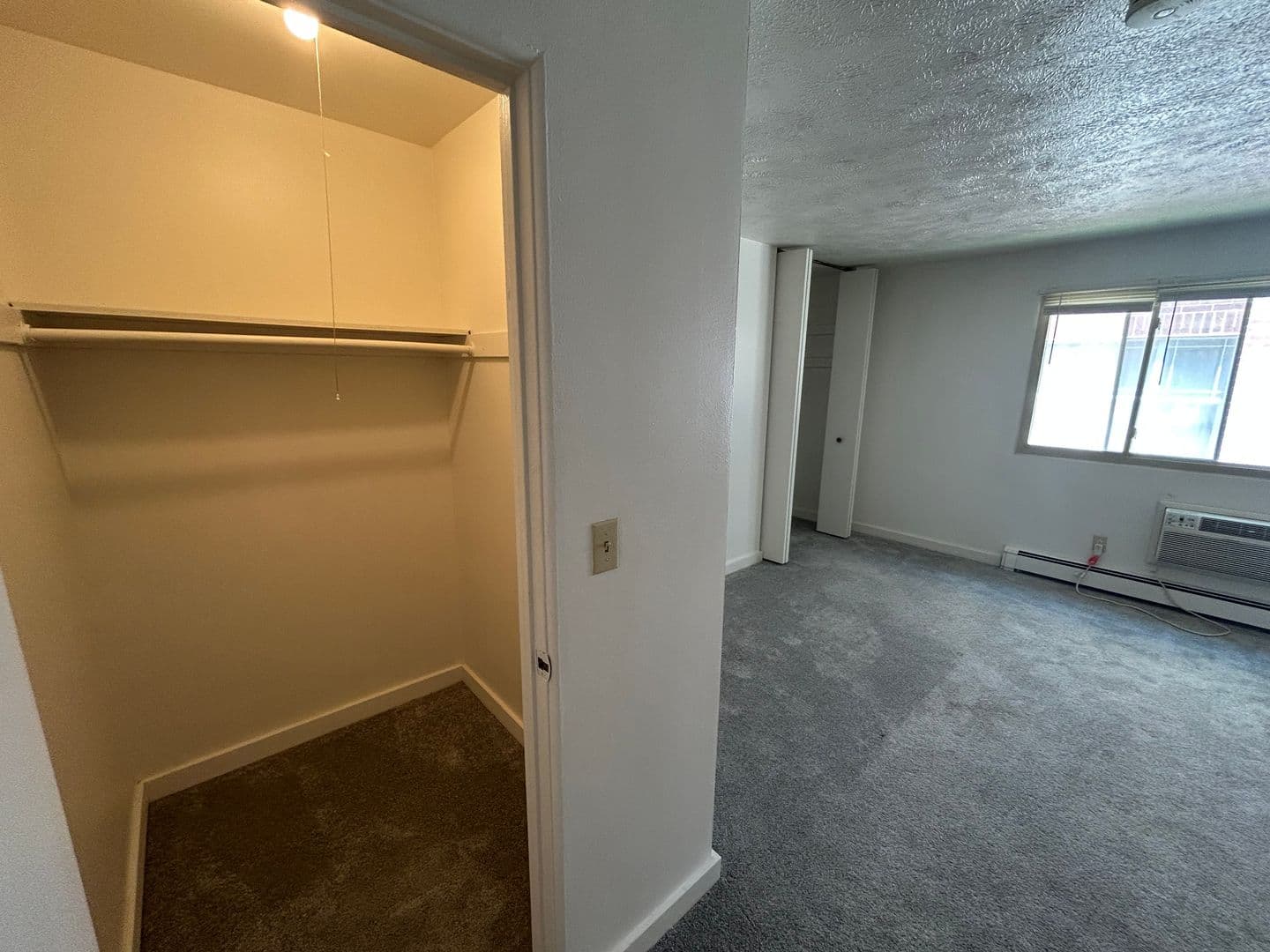 Milwaukee Apartment: 1601 N Farwell Ave