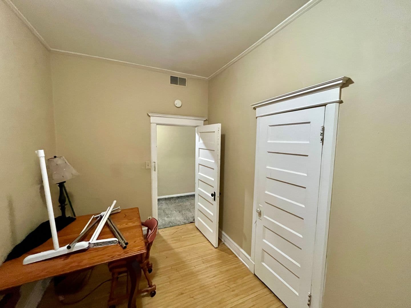 Milwaukee Apartment: 2320 E Belleview Pl.
