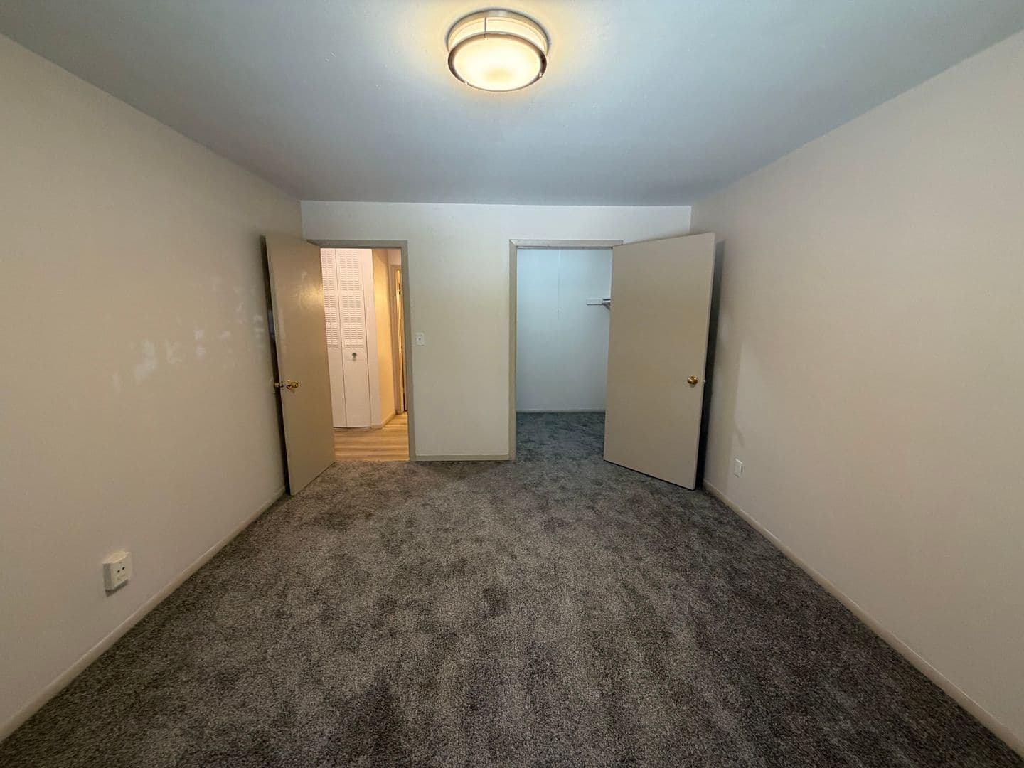 Green Bay Apartment: 1686 Shawano Ave