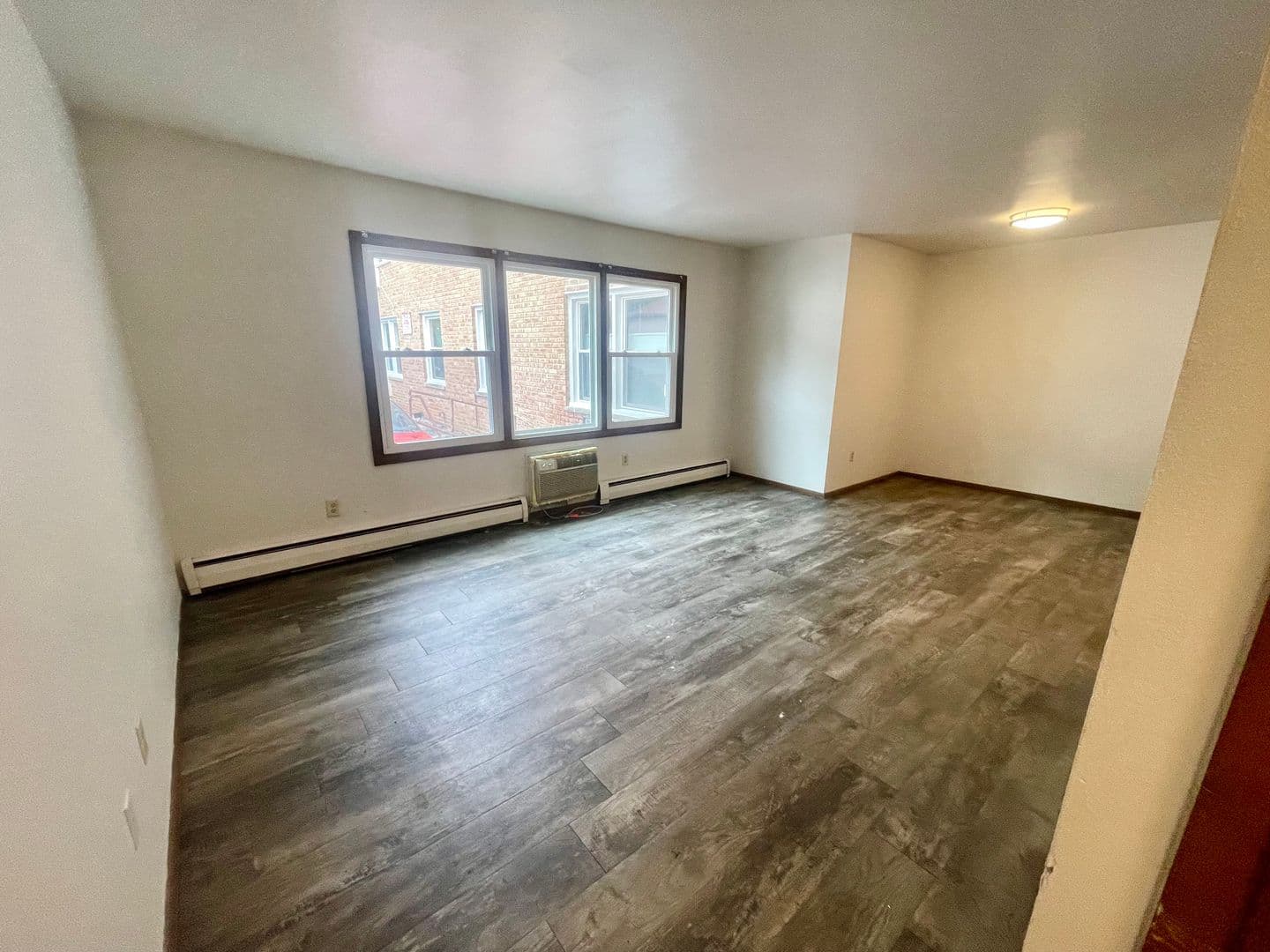 Milwaukee Apartment: 1524 E Providence Ave