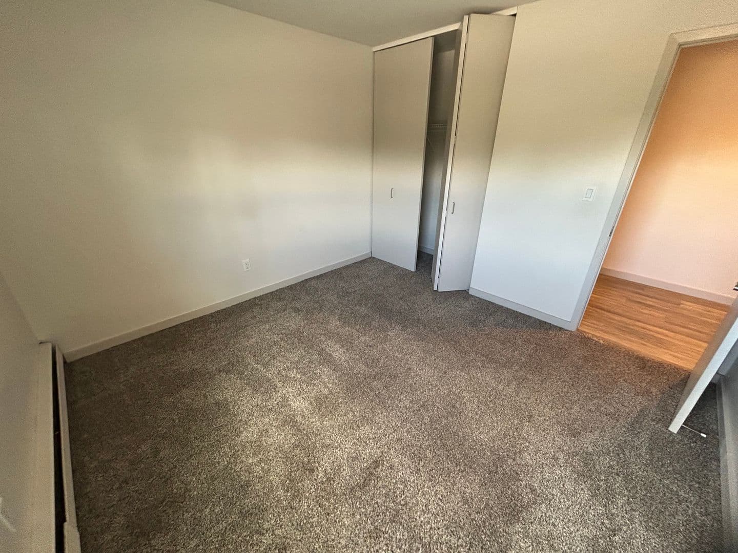Milwaukee Apartment: 2867 S. Kinnickinnic Ave.