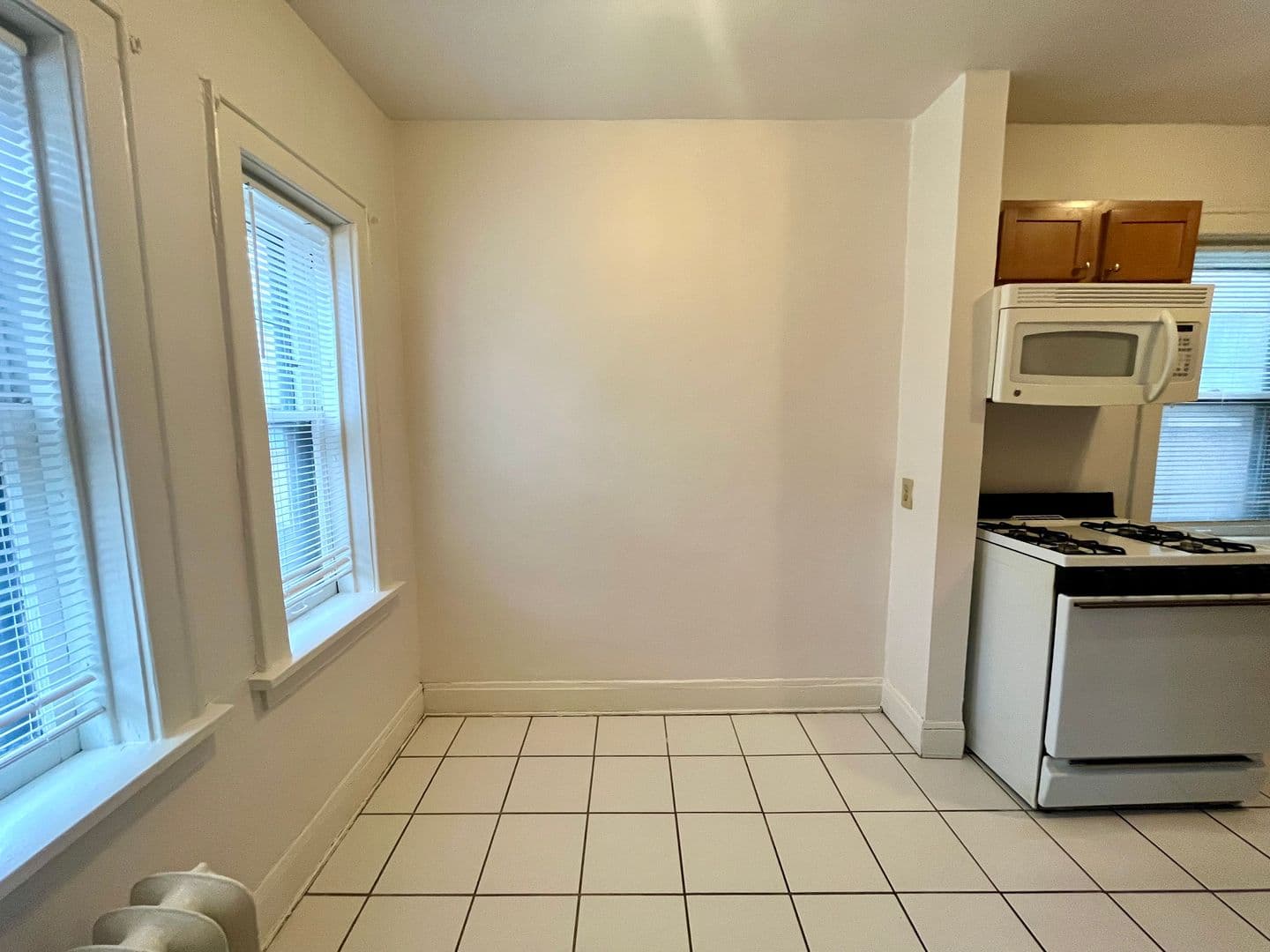 Shorewood Apartment: 1800 E Kenmore Pl.