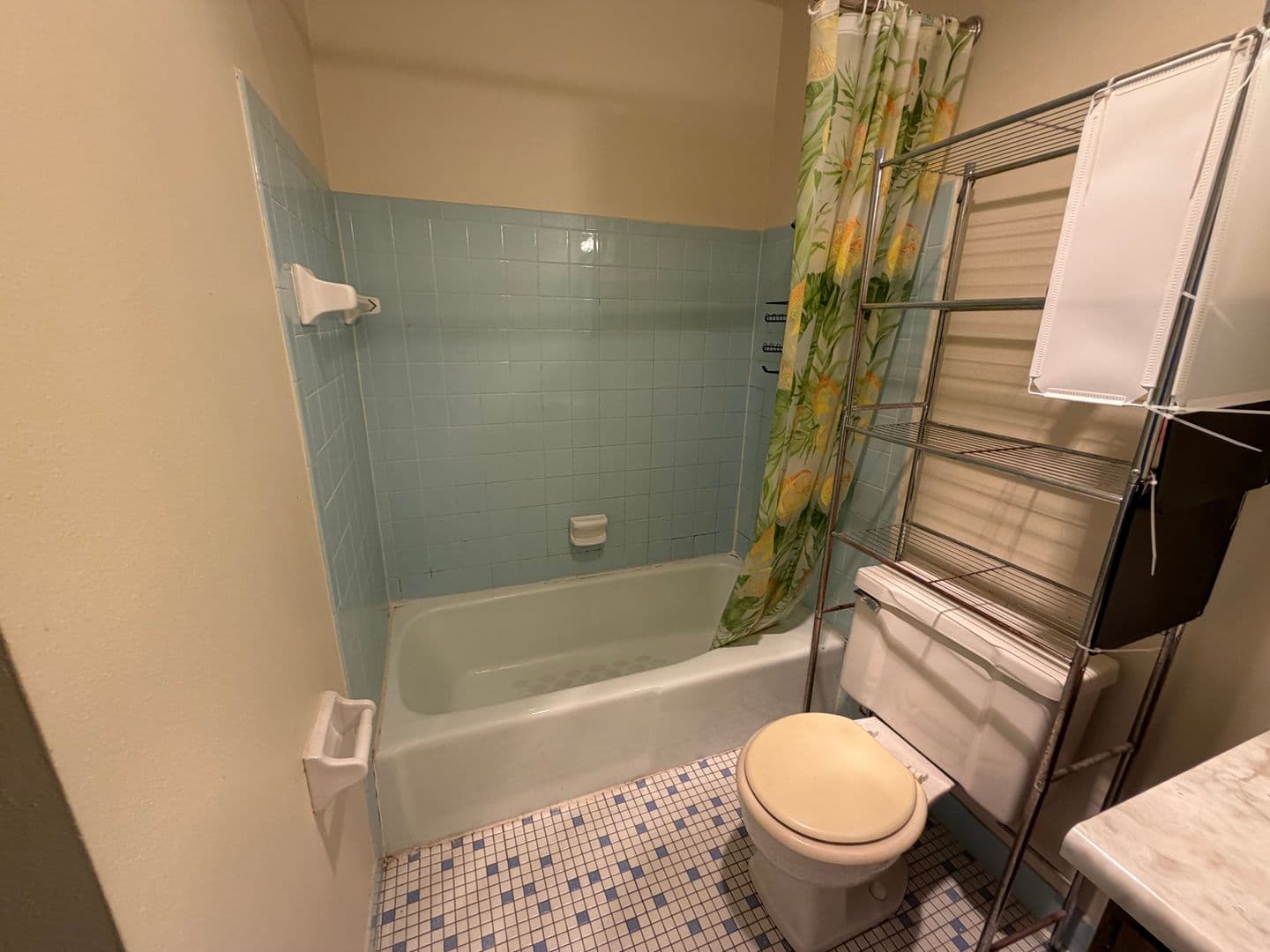 Green Bay Apartment: 1674 Shawano Ave