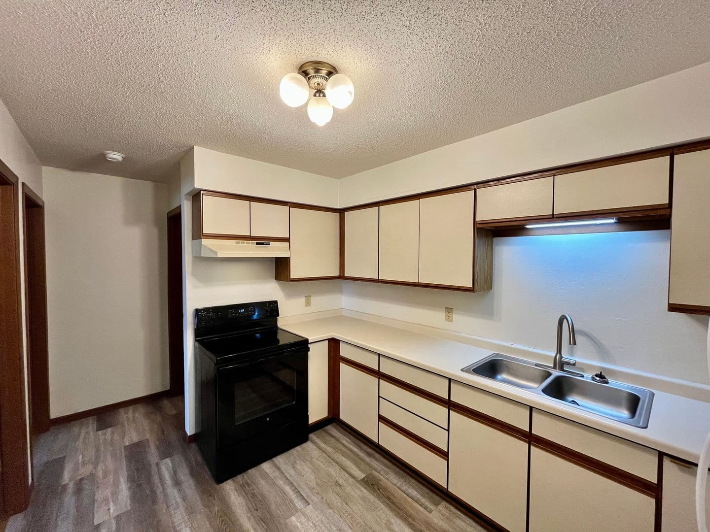 Merrill Apartment: 806 S State Street