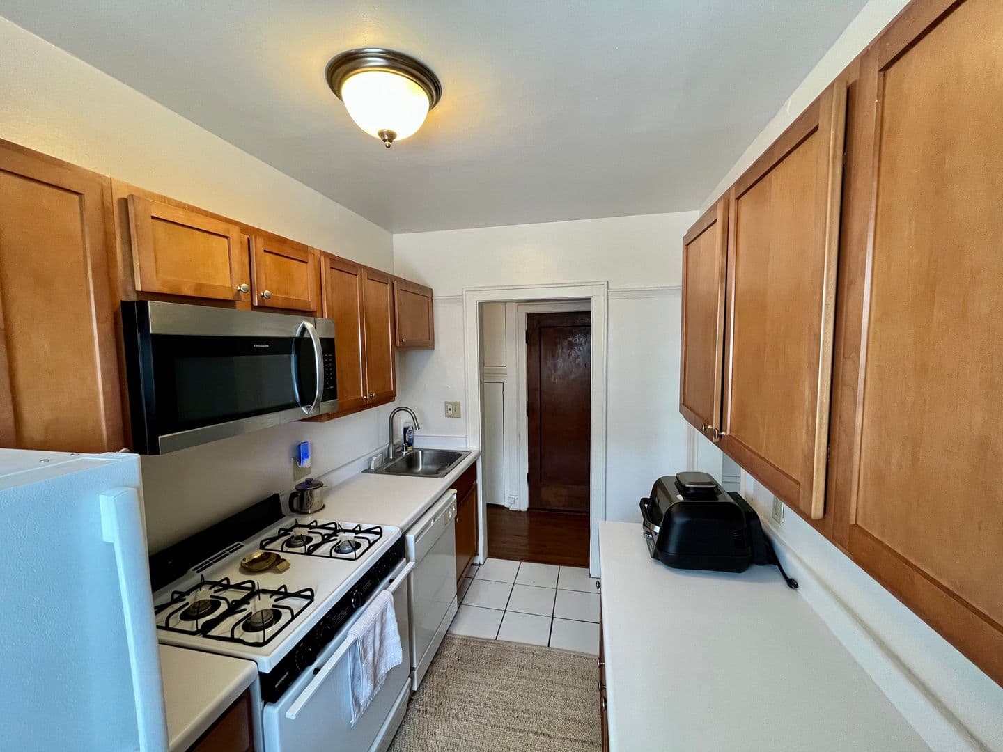 Shorewood Apartment: 1800 E Kenmore Pl.