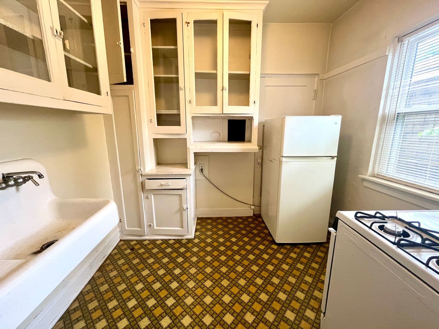 Shorewood Apartment: 1716 E Newton Ave