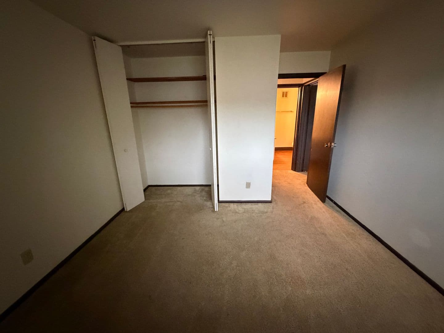Green Bay Apartment: 127 S Platten St