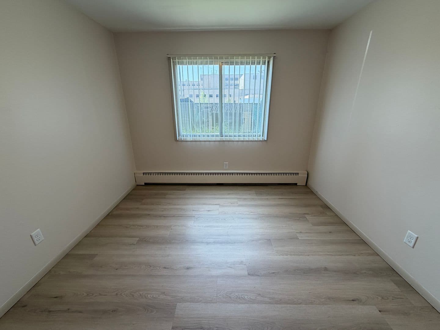 Green Bay Apartment: 1680 Shawano Ave