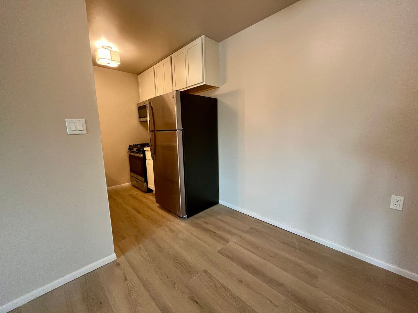 Milwaukee Apartment: 4246 S 60th St
