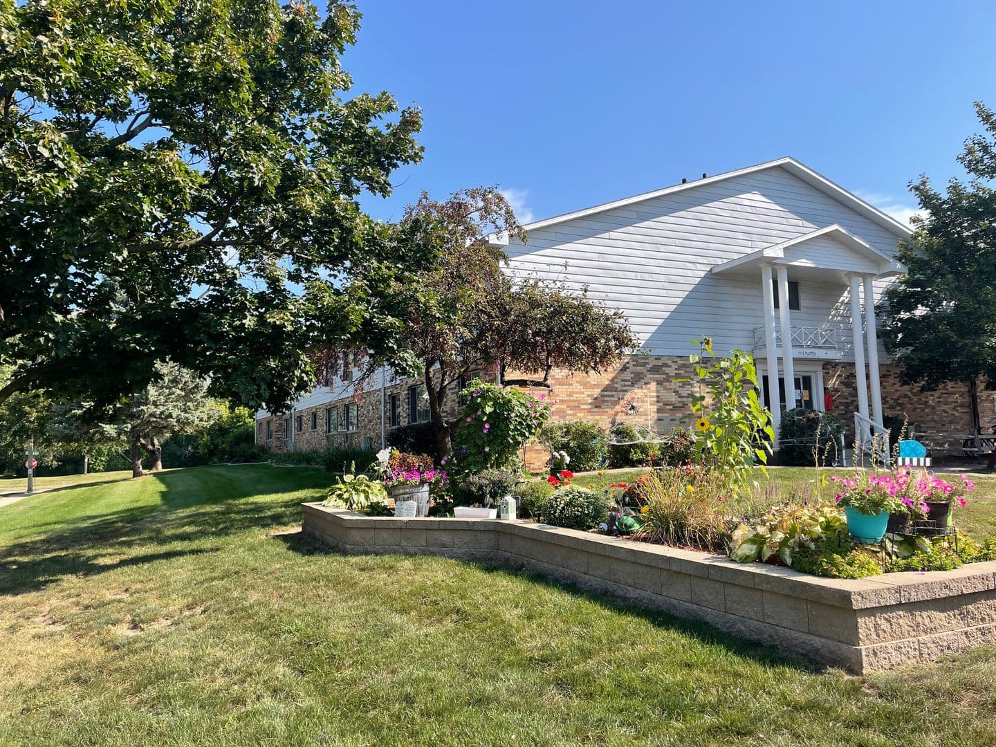 Green Bay Apartment: 111 S Platten St