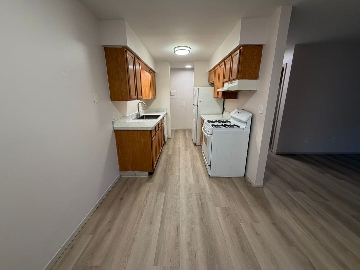 Green Bay Apartment: 1670 Shawano Ave