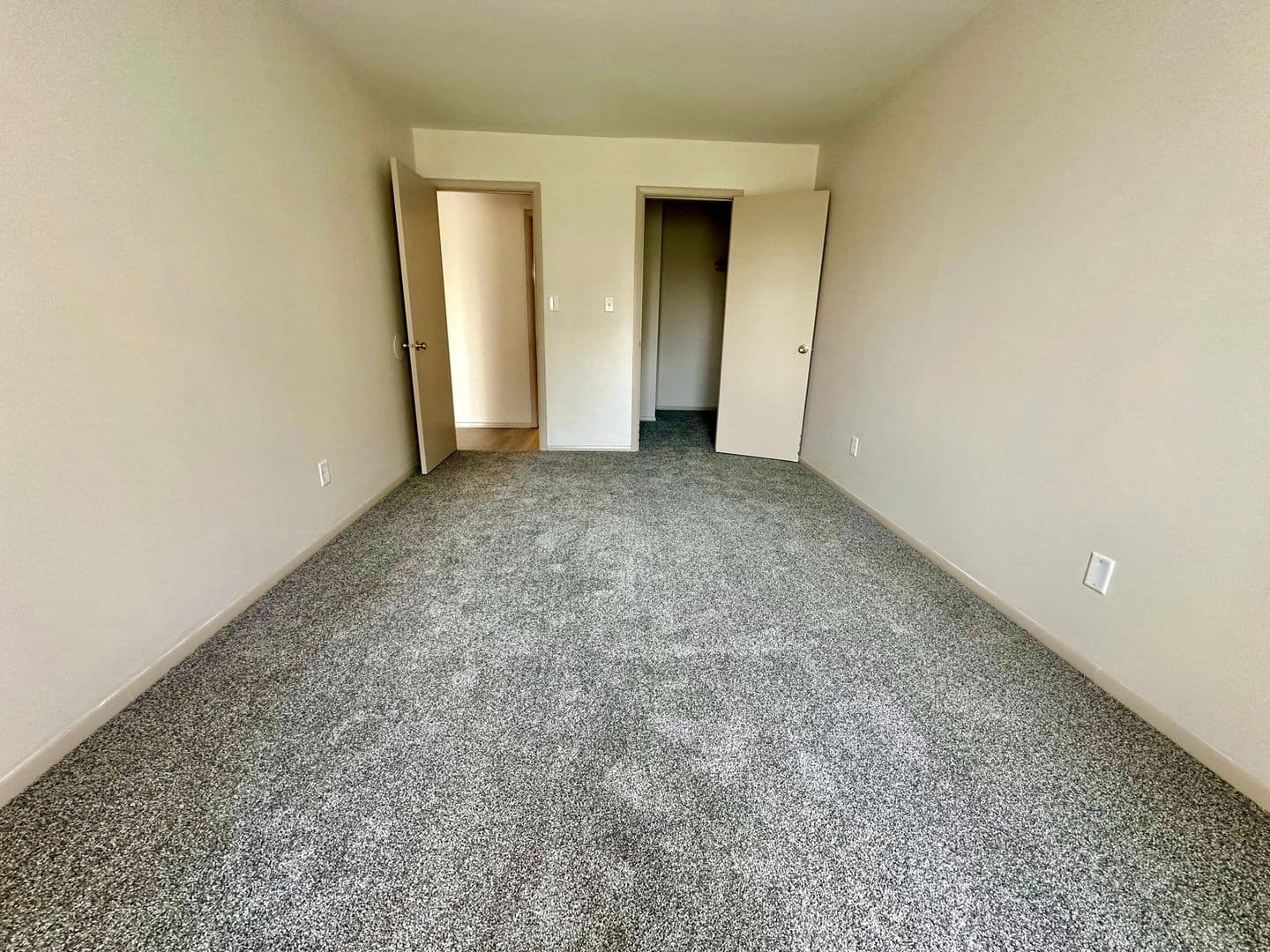 Green Bay Apartment: 1670 Shawano Ave