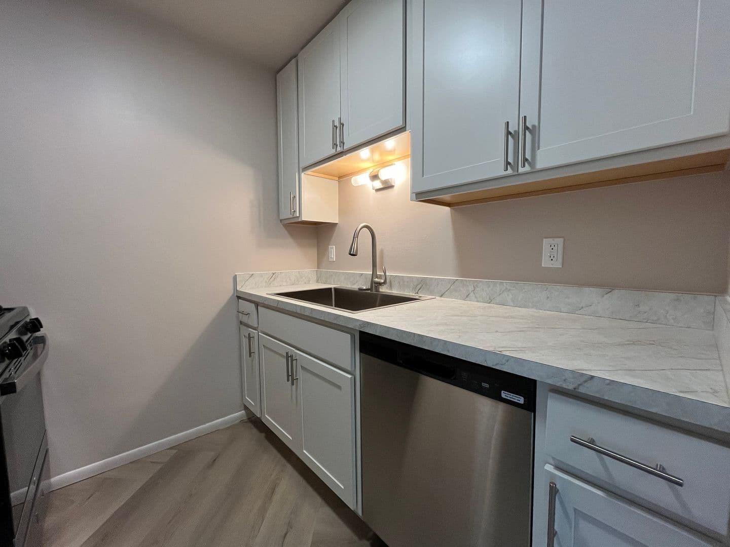 Milwaukee Apartment: 4246 S 60th St