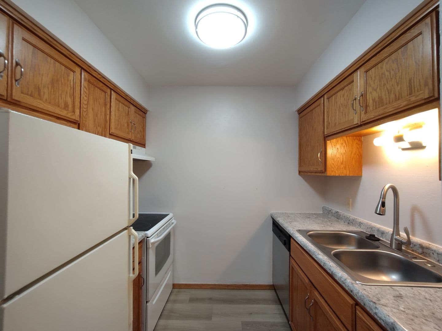 Menasha Apartment: 992 Third Street