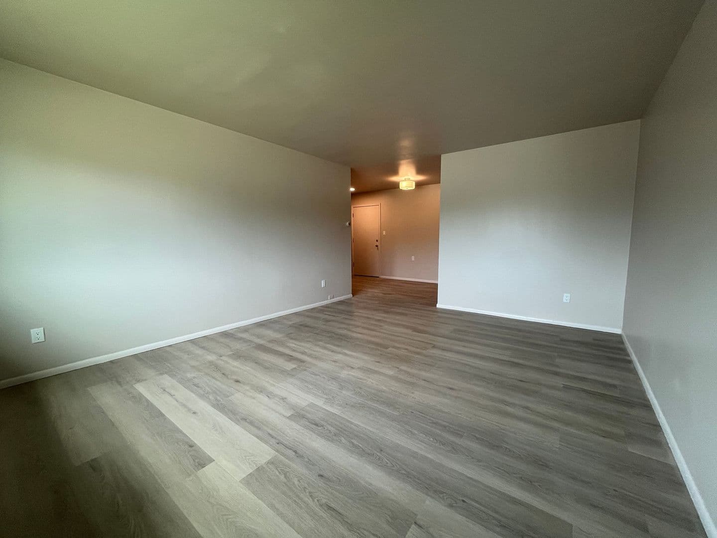 Milwaukee Apartment: 4246 S 60th St