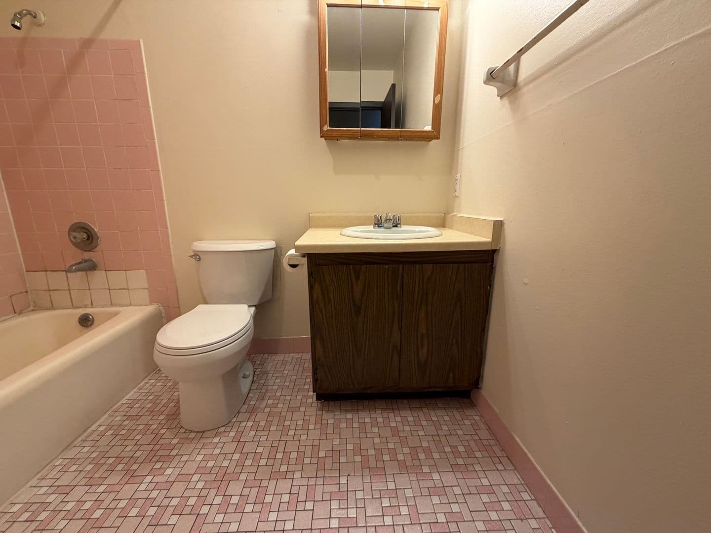 Green Bay Apartment: 1670 Shawano Ave