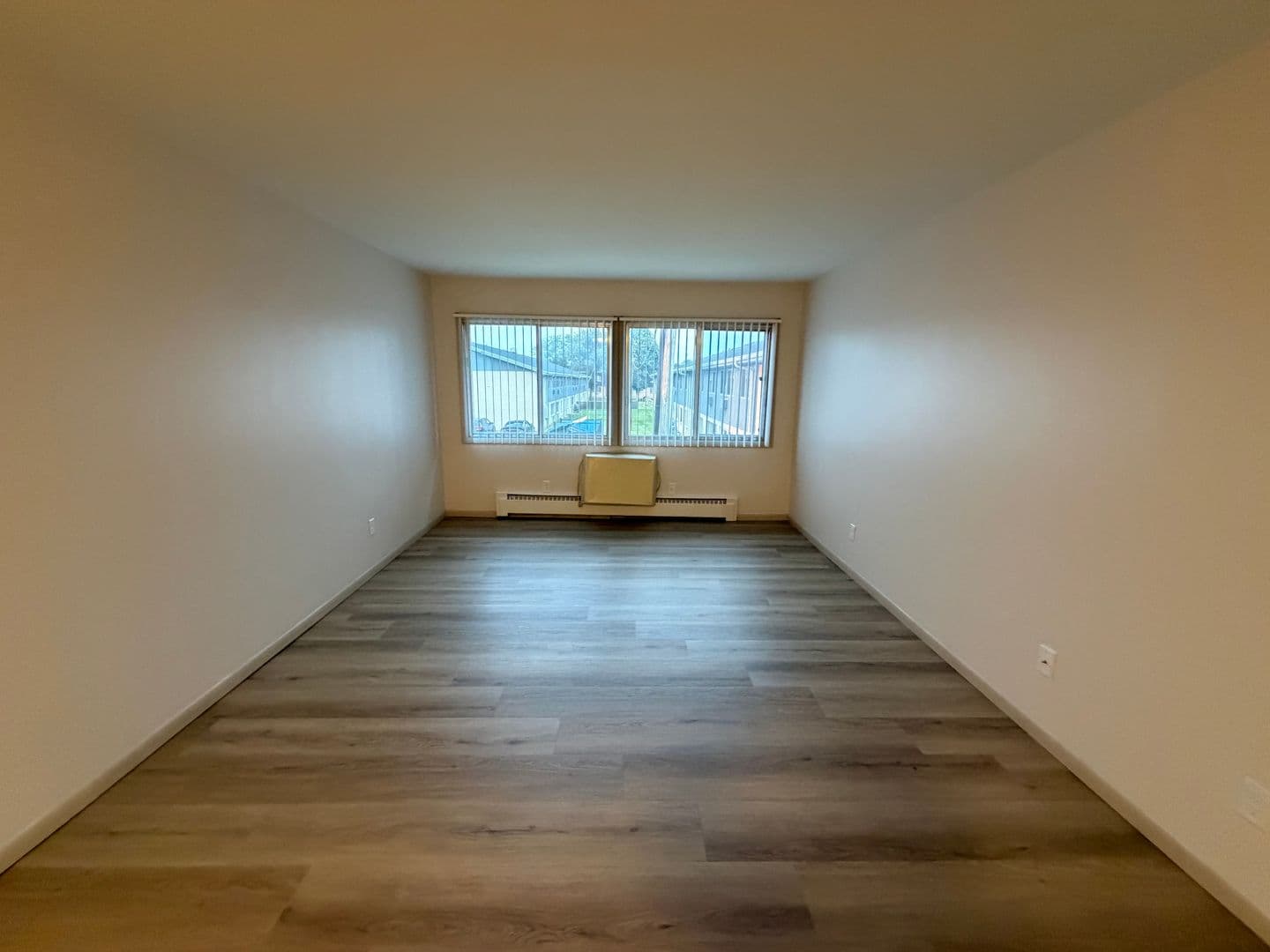 Green Bay Apartment: 1686 Shawano Ave
