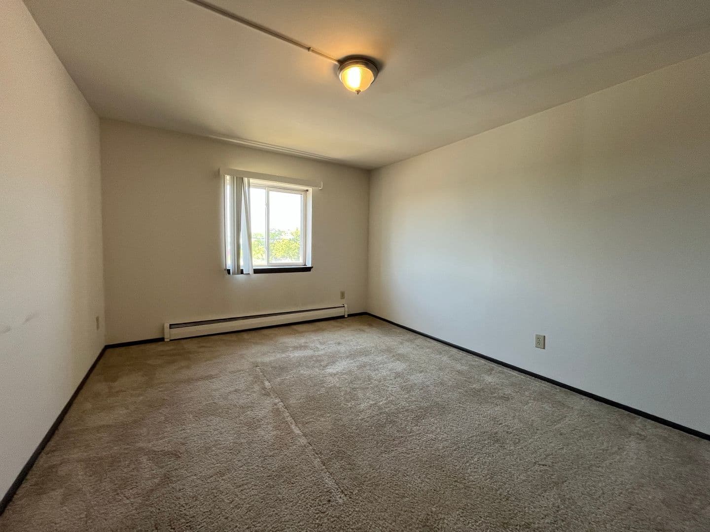 West Allis Apartment: 2821 S 106th St