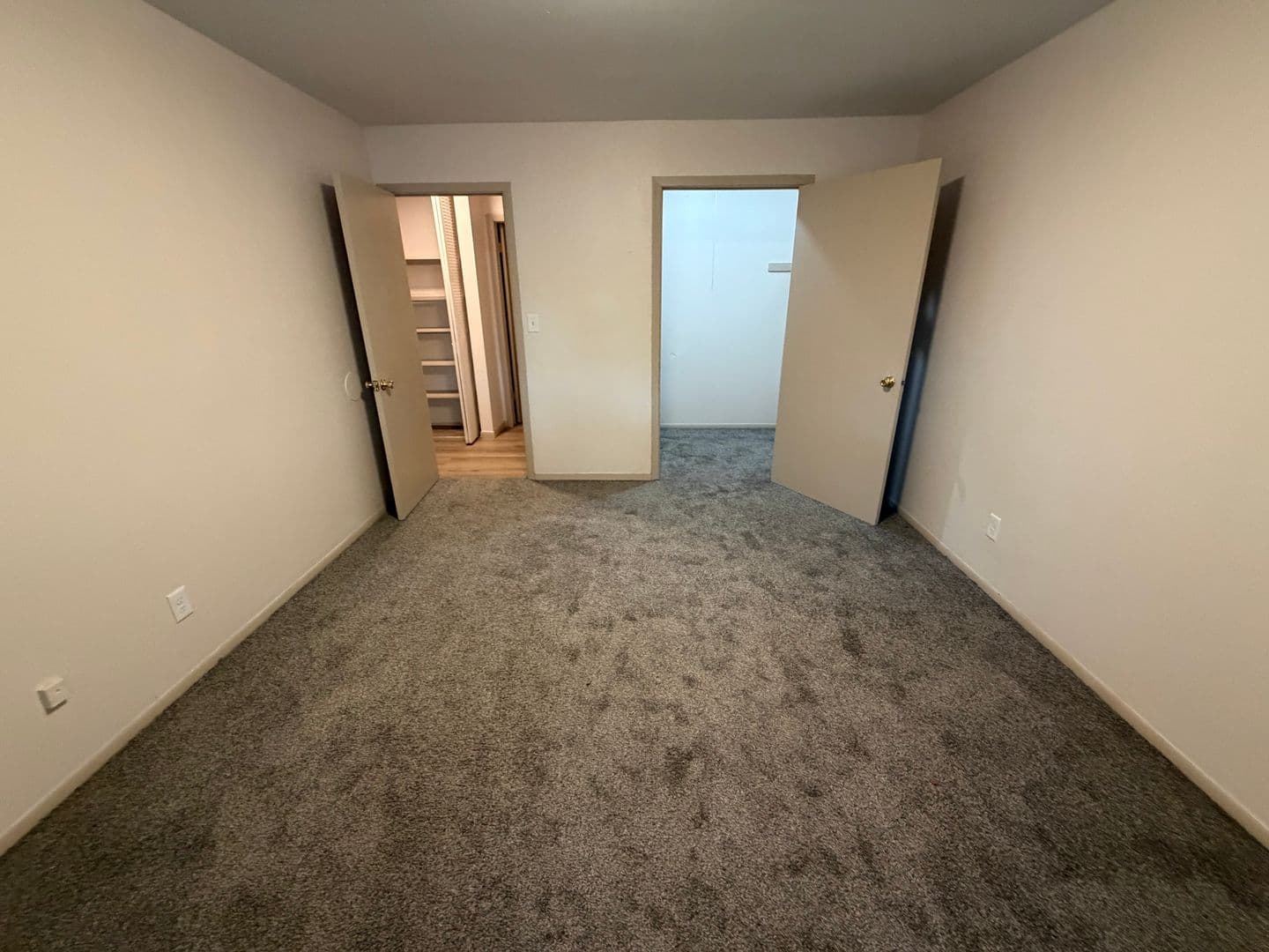 Green Bay Apartment: 1686 Shawano Ave