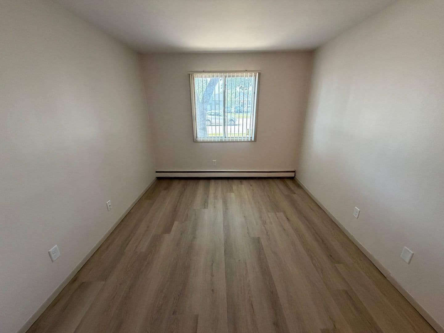 Green Bay Apartment: 1686 Shawano Ave