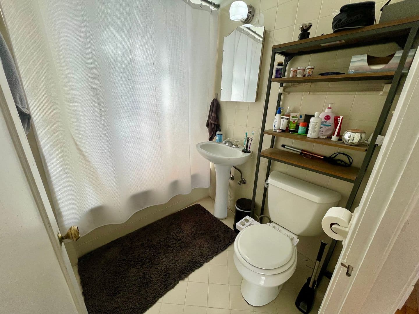Milwaukee Apartment: 2518 N Lake Dr.