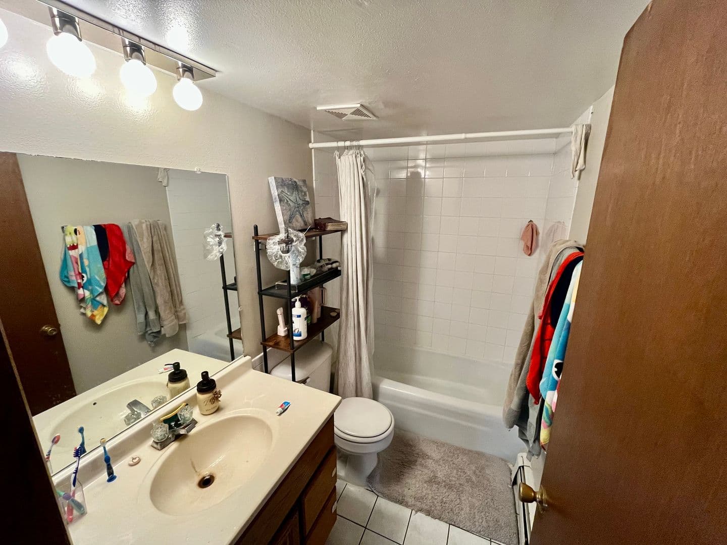 Germantown Apartment: N113 W15479 Francese Dr.