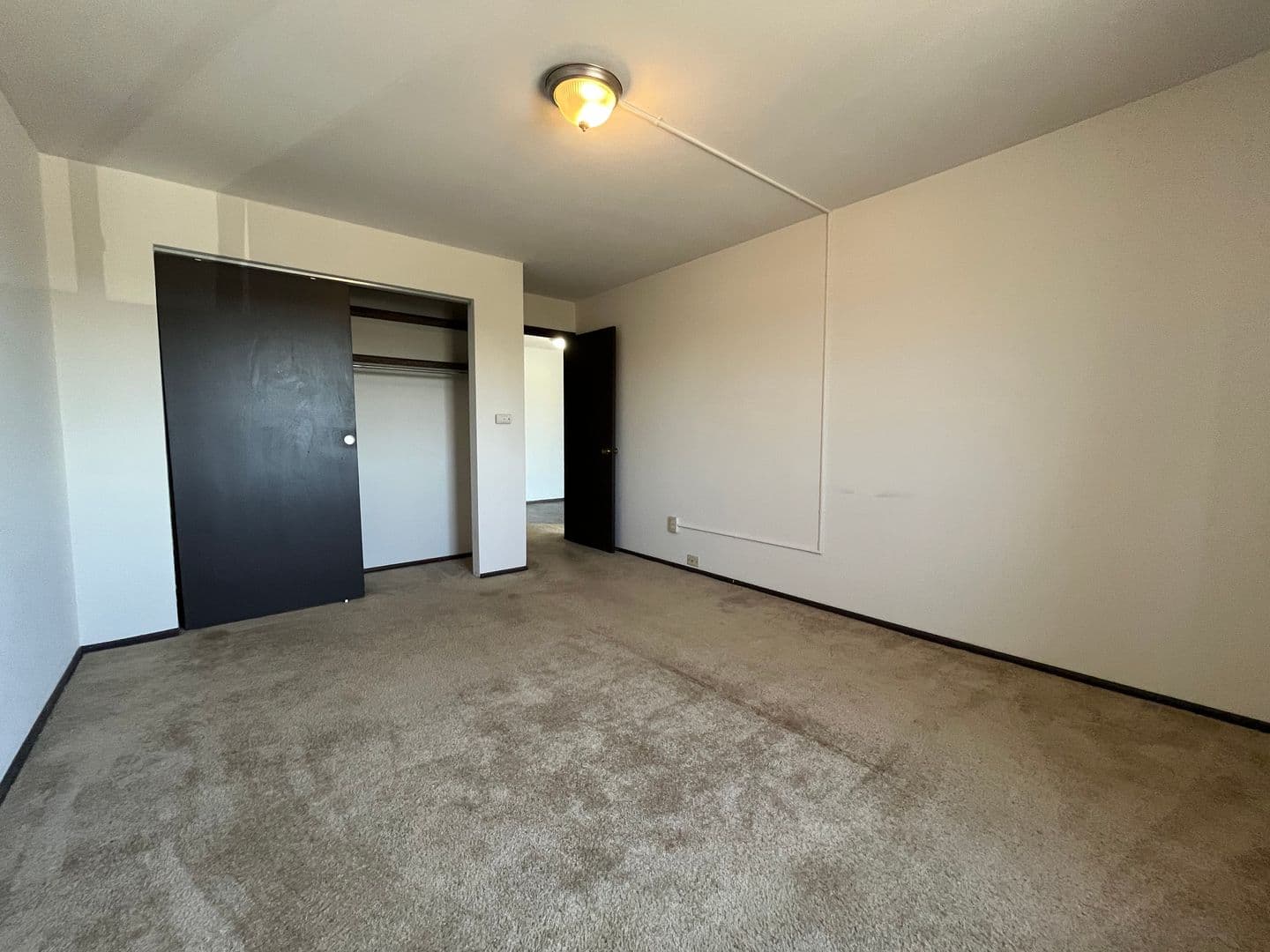 West Allis Apartment: 2821 S 106th St