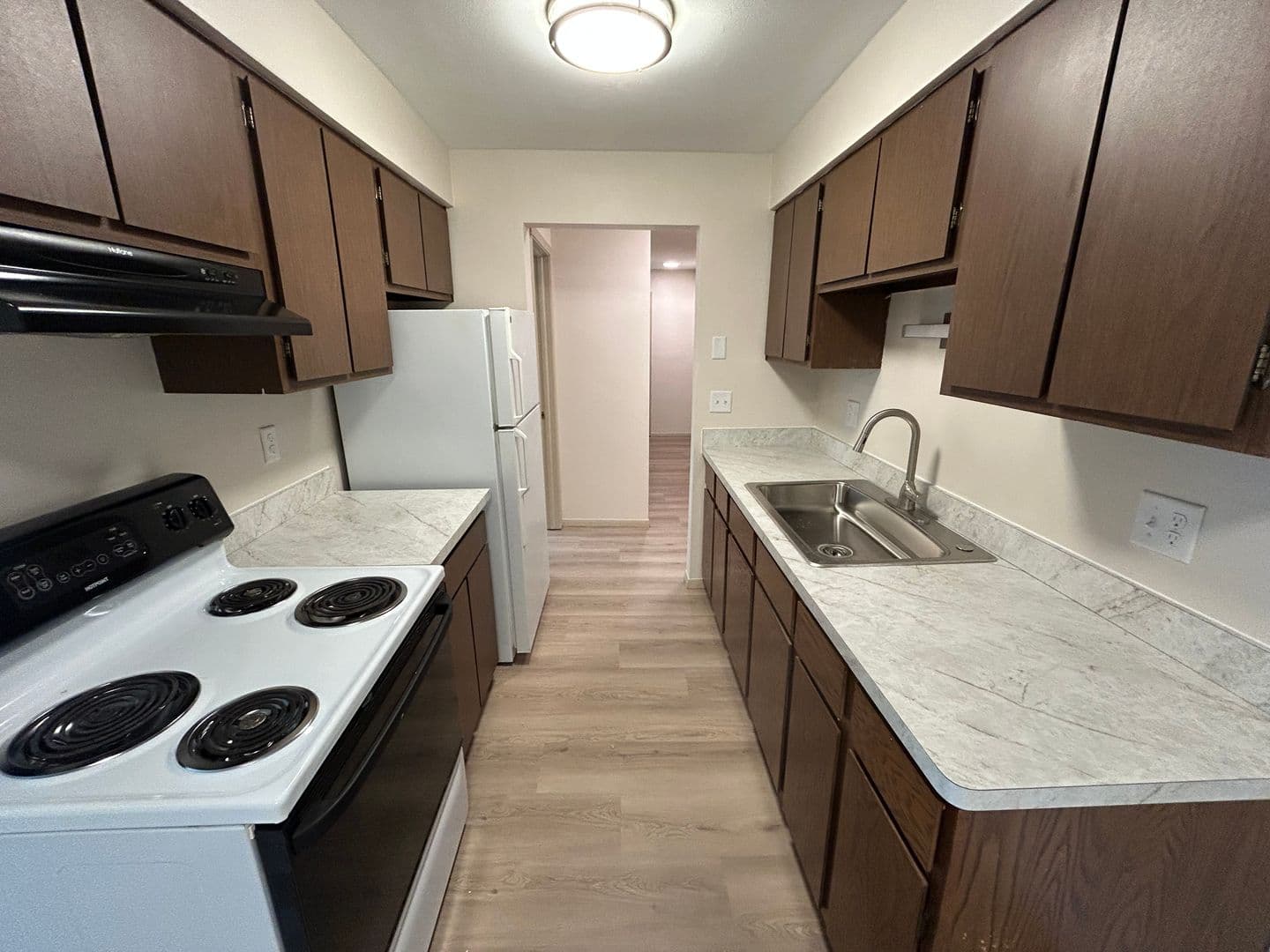 Appleton Apartment: 35 Bluemound Ct