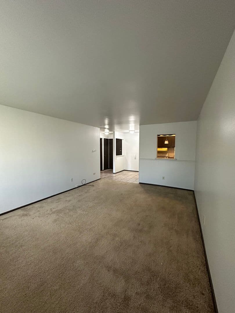 West Allis Apartment: 10628  W Dakota St.