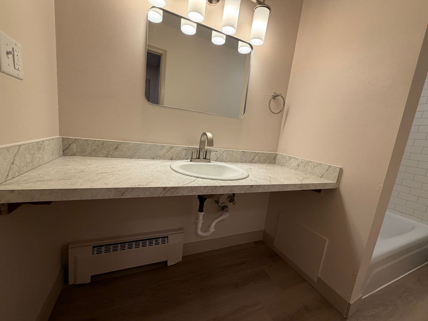 Green Bay Apartment: 1694 Shawano Ave