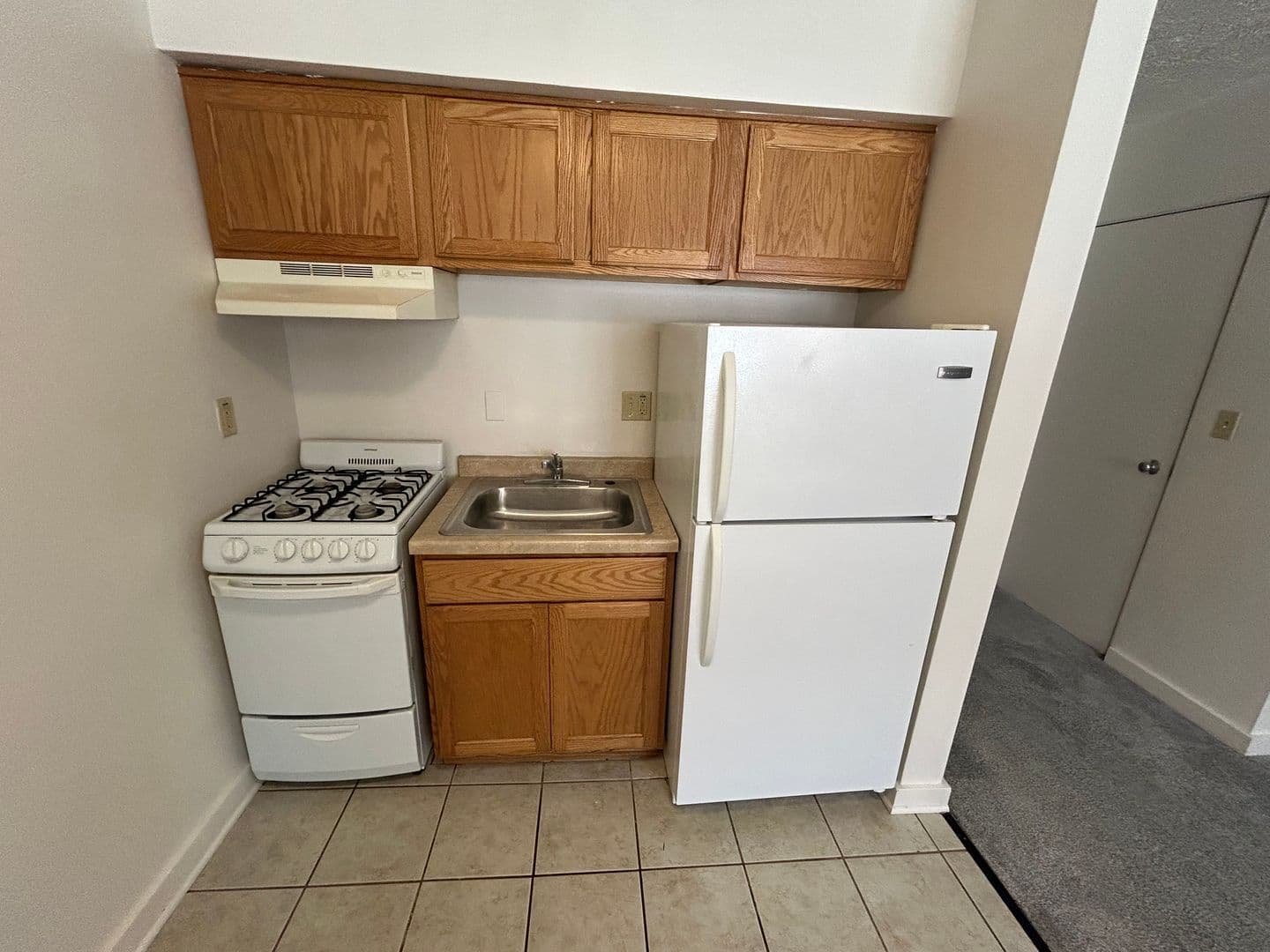 Milwaukee Apartment: 1601 N Farwell Ave