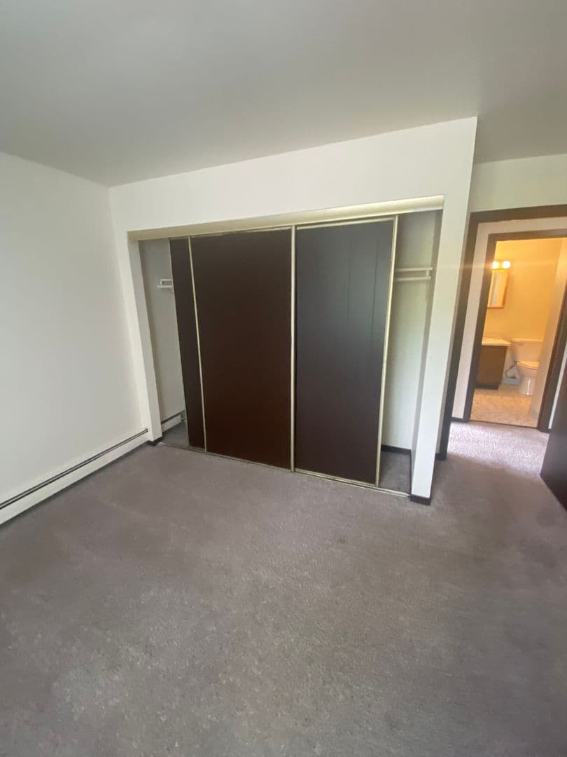 Green Bay Apartment: 1680 Shawano Ave