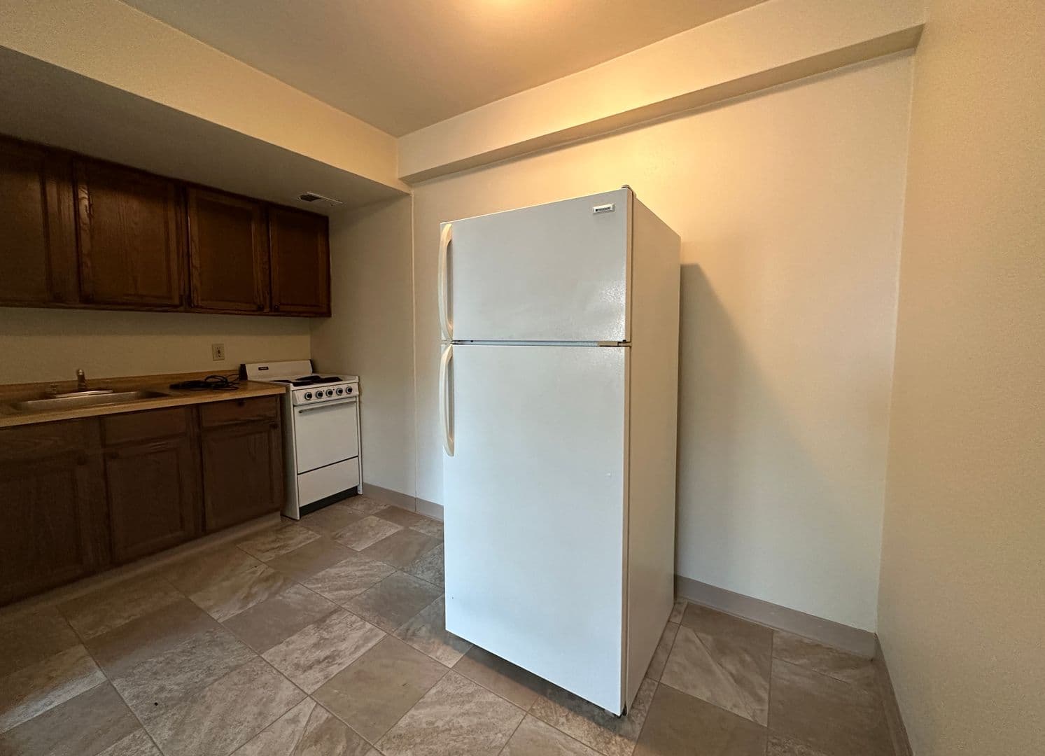 Milwaukee Apartment: 1029 E Knapp St