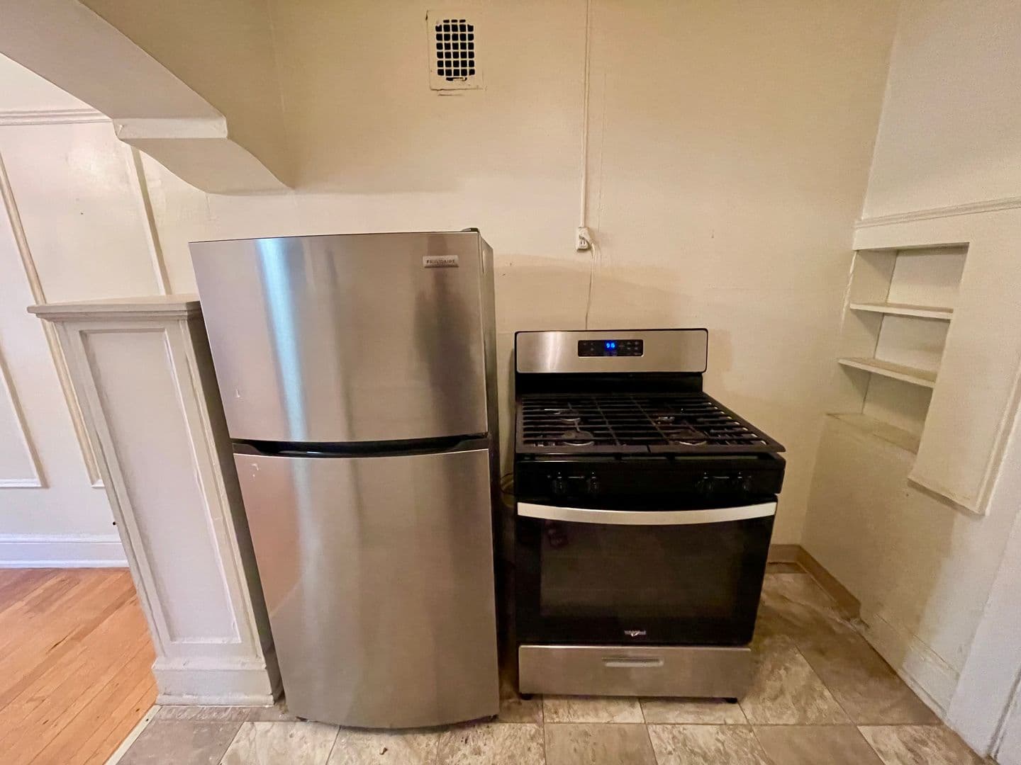 Milwaukee Apartment: 1805 E Park Pl.