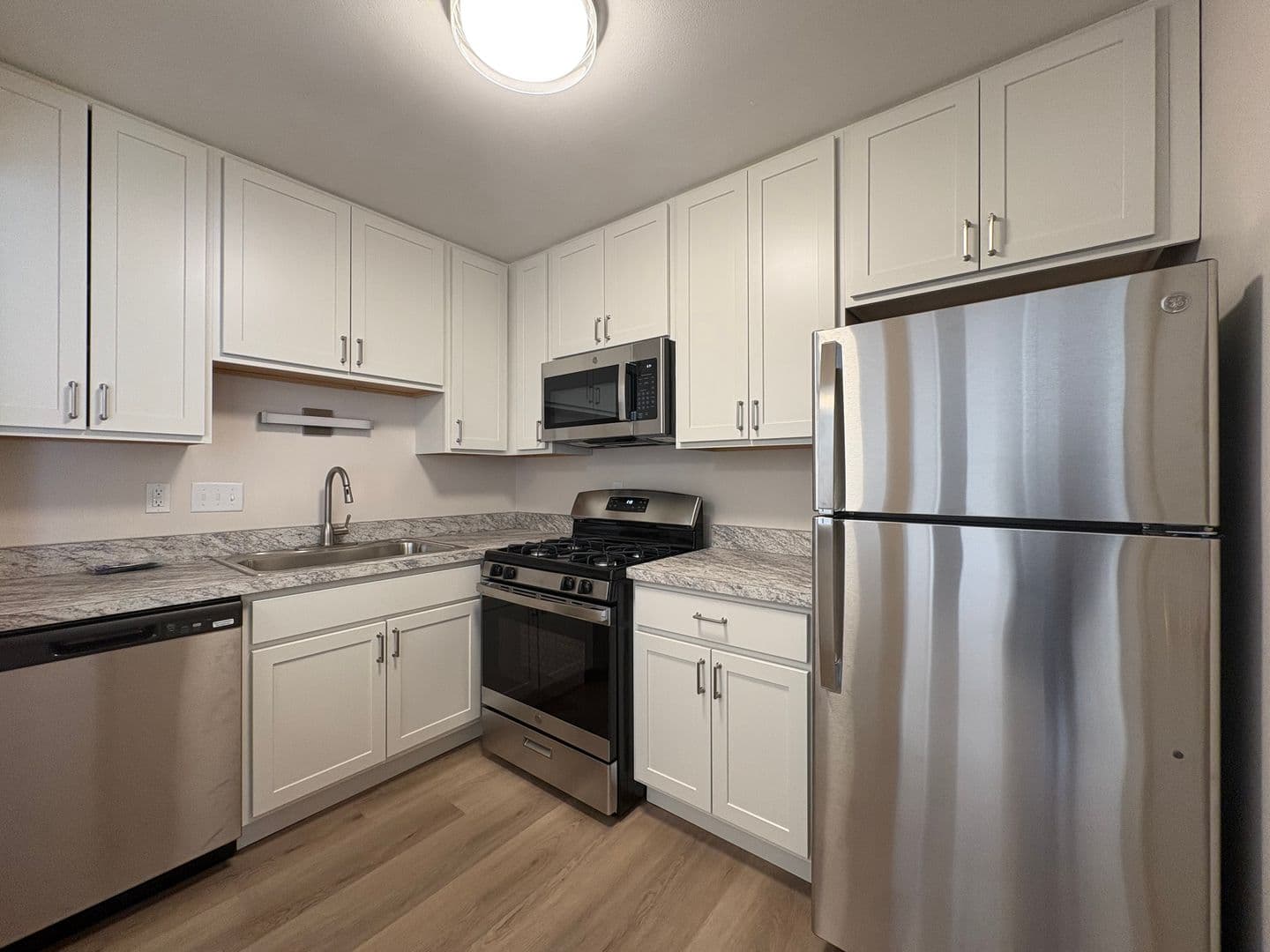 Green Bay Apartment: 1680 Shawano Ave