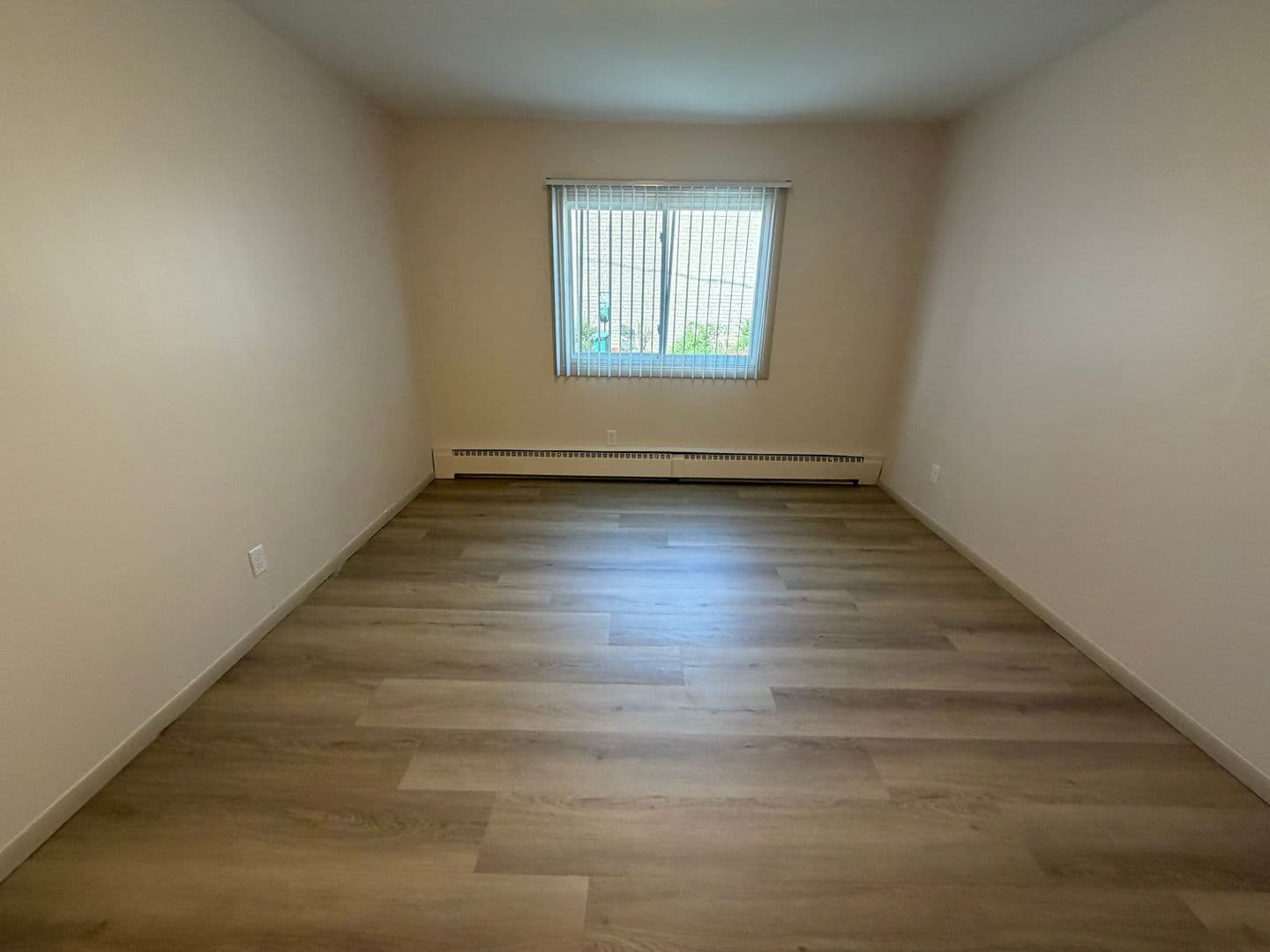 Green Bay Apartment: 1686 Shawano Ave
