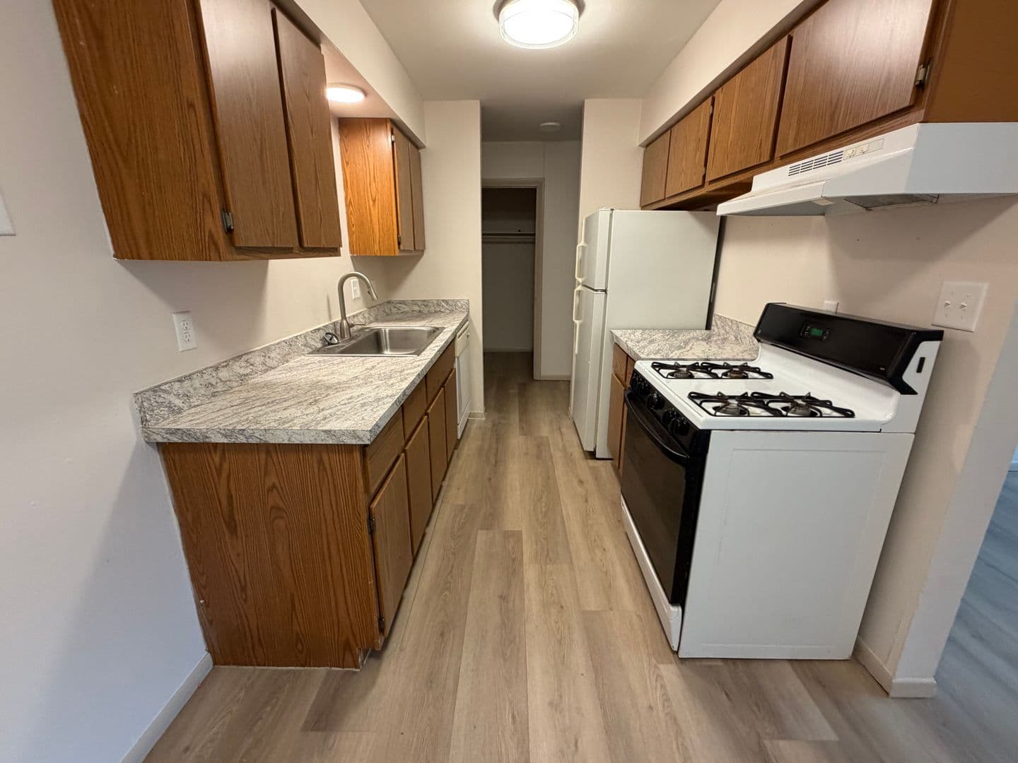 Green Bay Apartment: 1680 Shawano Ave