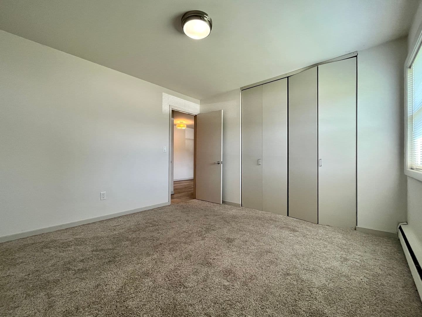 Milwaukee Apartment: 2867 S. Kinnickinnic Ave.