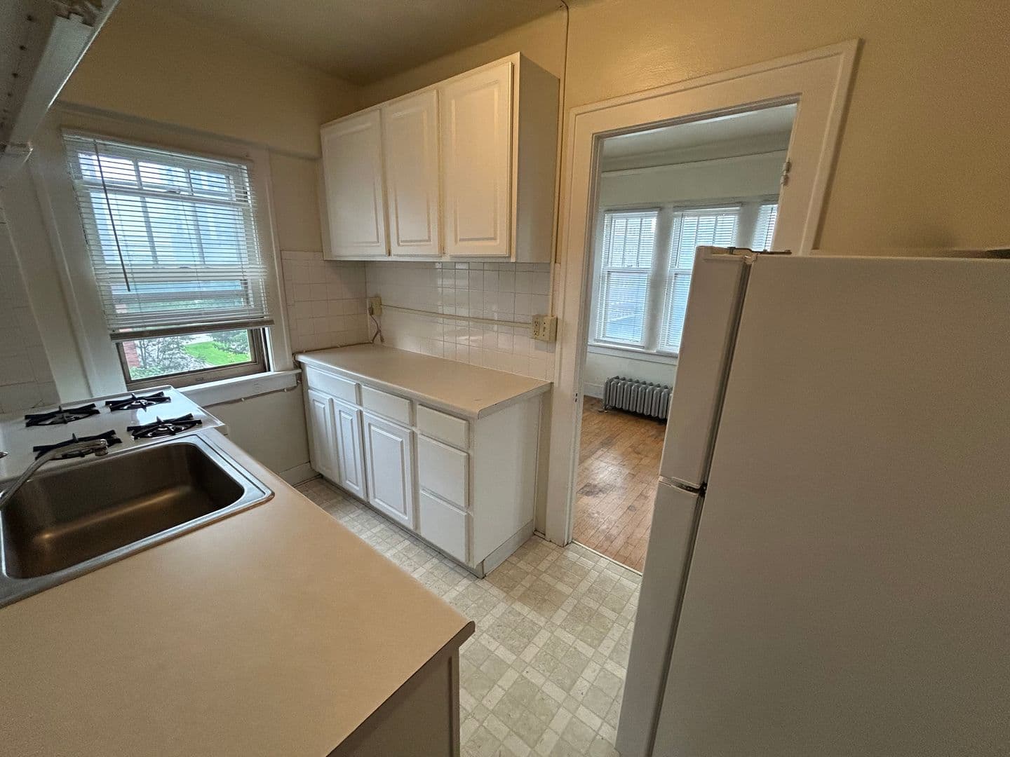 Milwaukee Apartment: 903 E Kilbourn Ave
