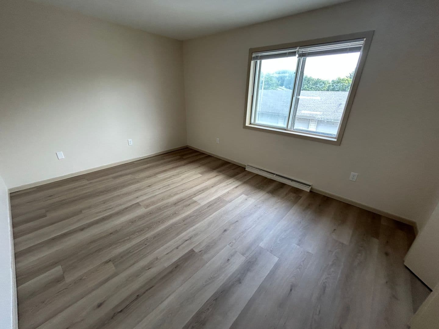 Appleton Apartment: 40 Bluemound Ct