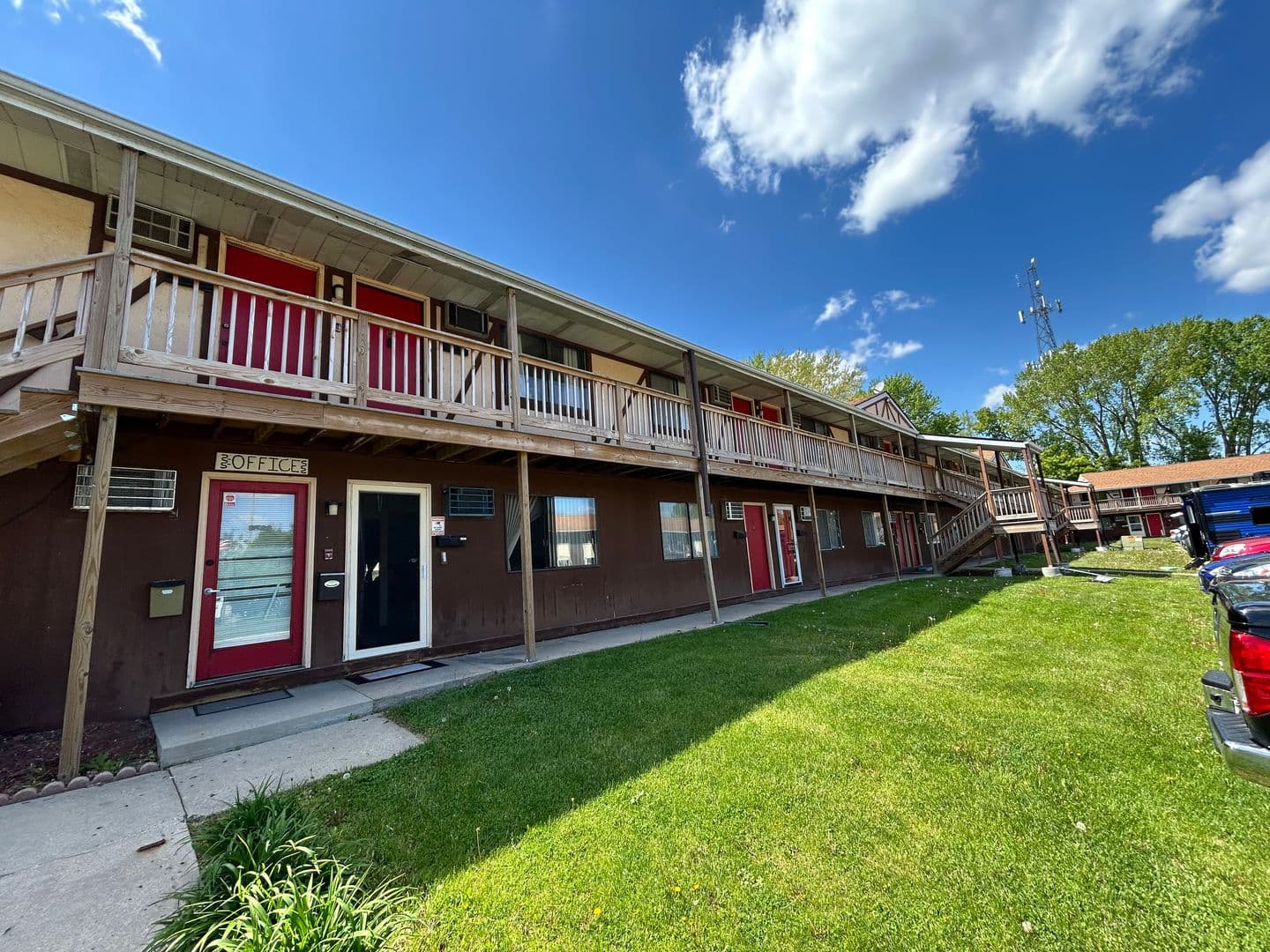 Menasha Apartment: 988 Third Street